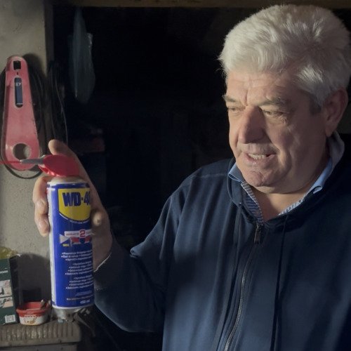 Podmazivanje ležaja na “alternatoru “🛻  uz pomoć wd40  spreja.